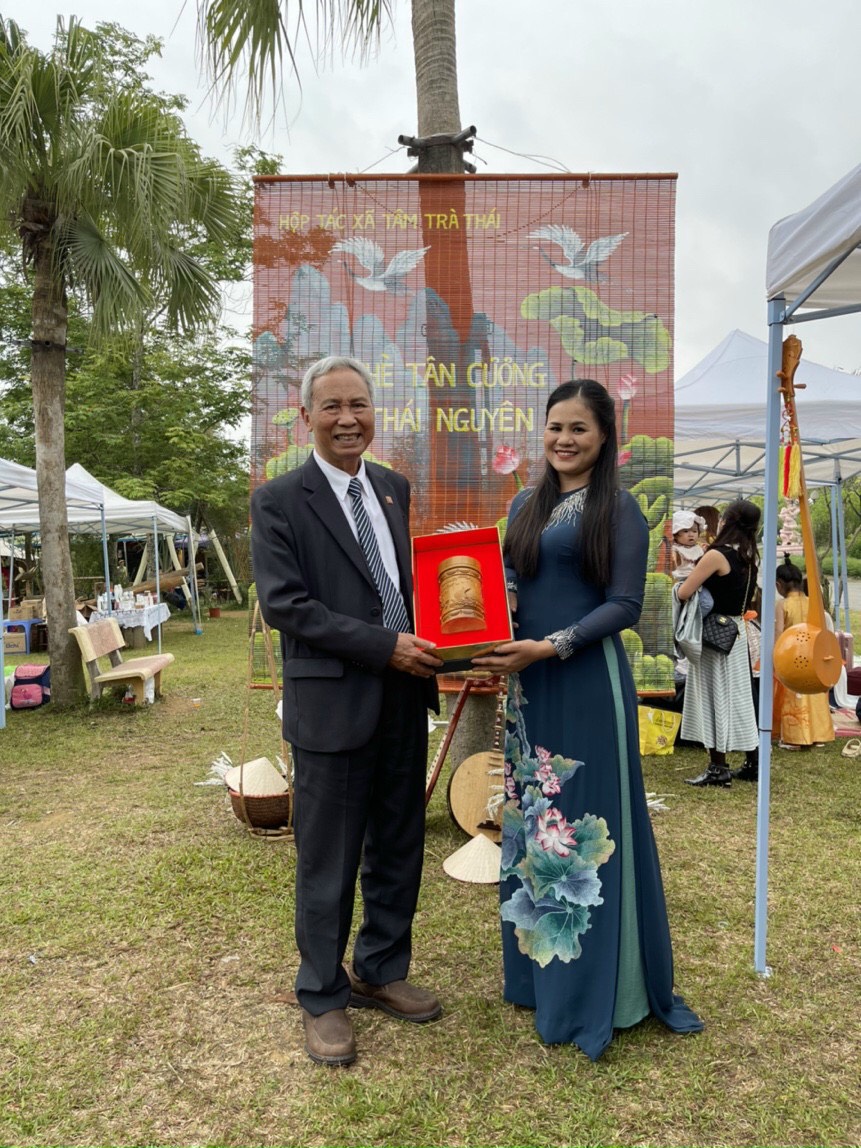 HTX Tâm Trà Thái giới thiệu sản phẩm Nhất Đinh Trà đến khách hàng